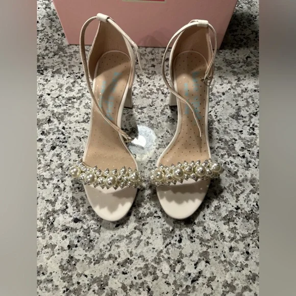 Kate Spade ♠️ Rosa Pearl leather Heels. - Picture 5 of 17